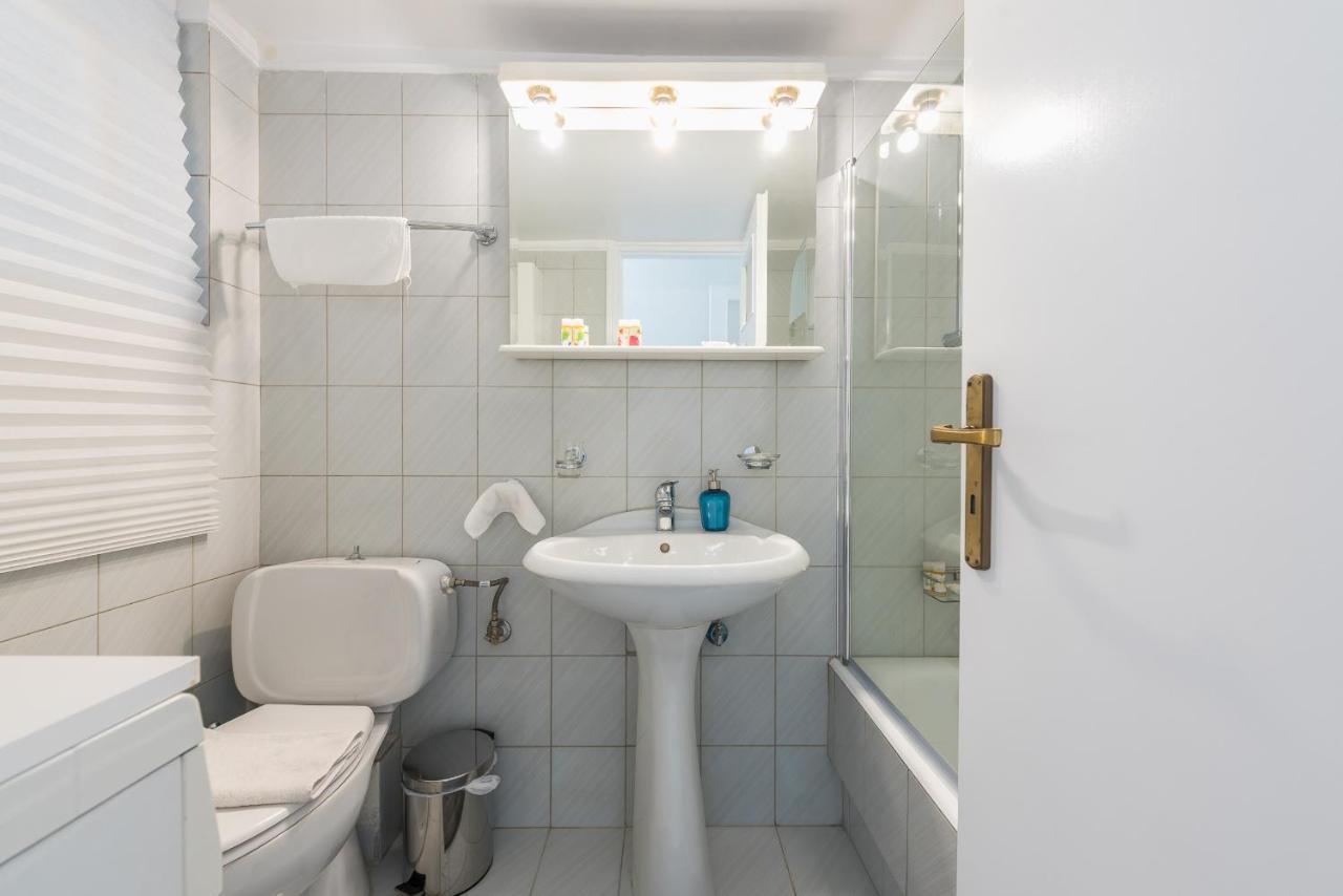 Cozy And Fresh Apt Close To Metro Athena Bagian luar foto