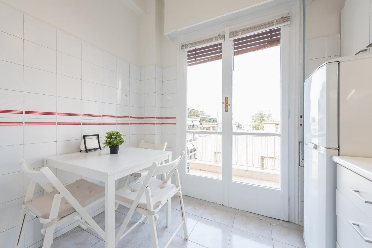 Cozy And Fresh Apt Close To Metro Athena Bagian luar foto