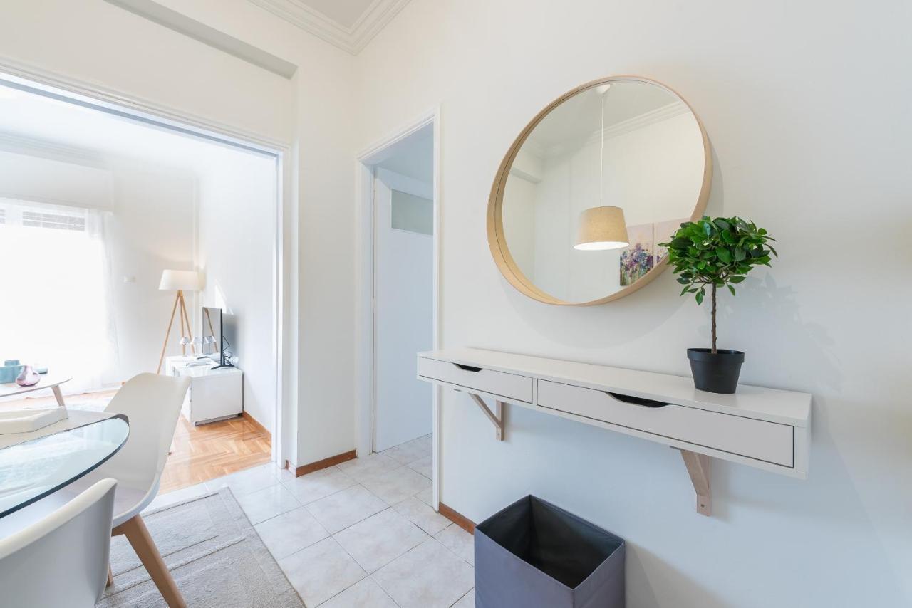 Cozy And Fresh Apt Close To Metro Athena Bagian luar foto